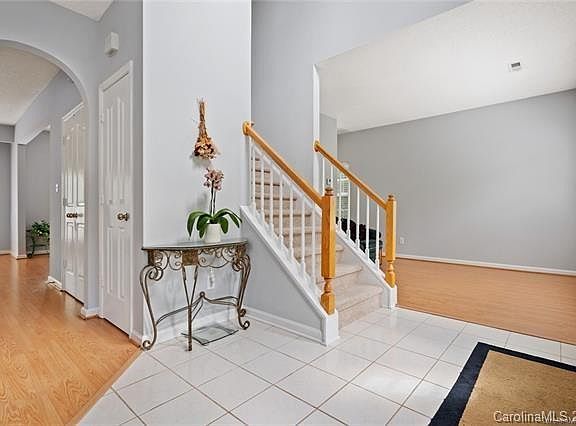5th image of 7033 Lenhart Dr