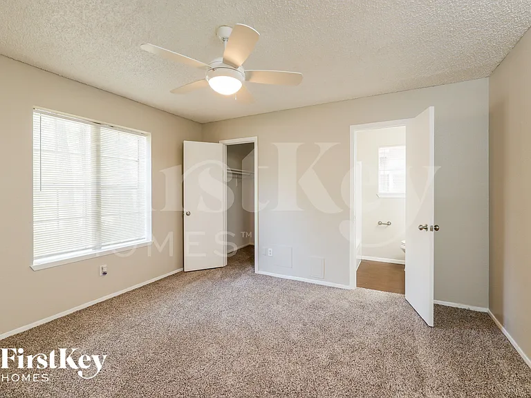 23314 Balthasar St — Photo 10