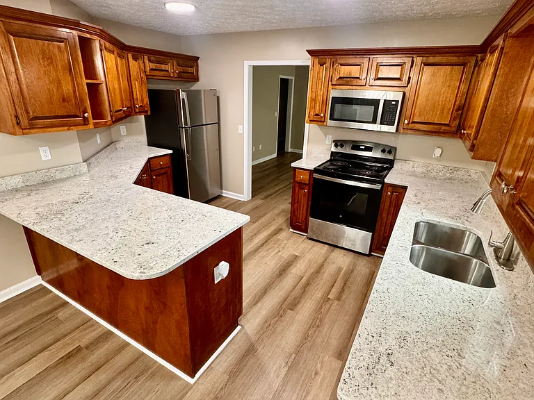 184 James Dr — Photo 4