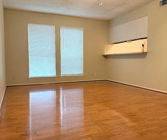 202 E 45th St #306 — Photo 3