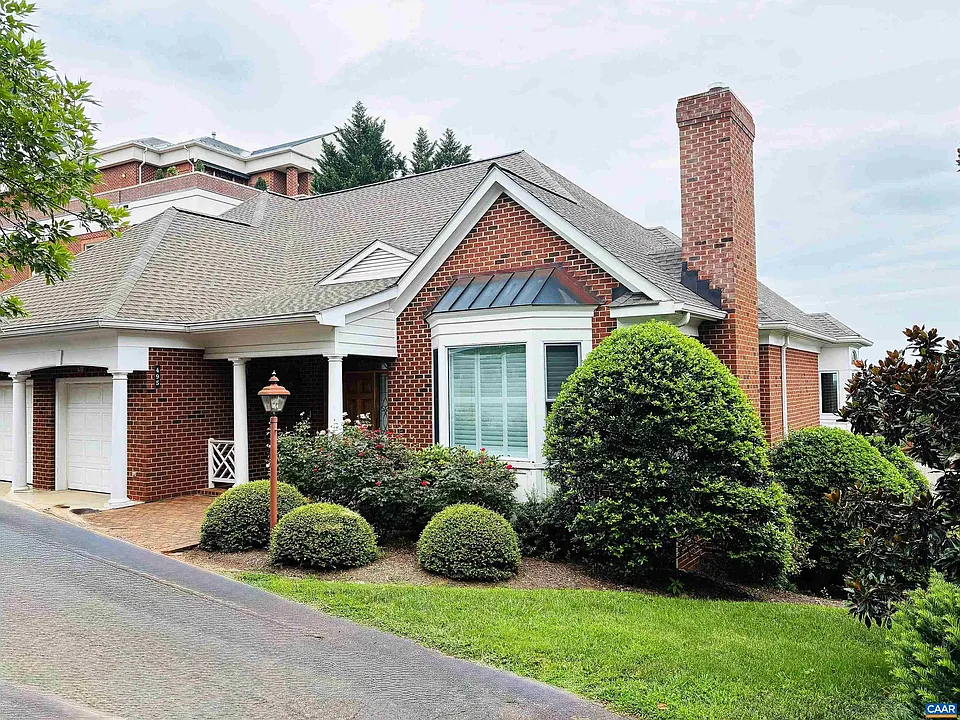 495 Ednam Cir