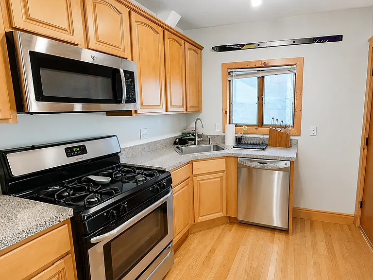 18A Bond St #1 — Photo 2