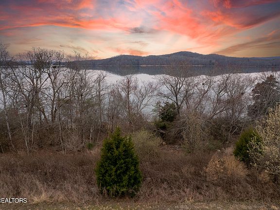 3rd image of W Mountain Dr
