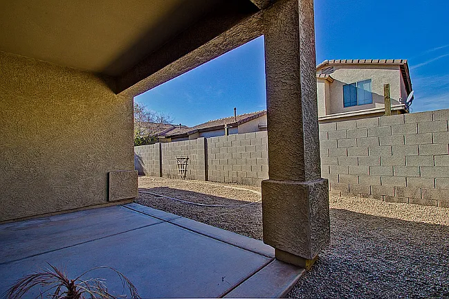 2050 N Arbor Ln — Photo 3