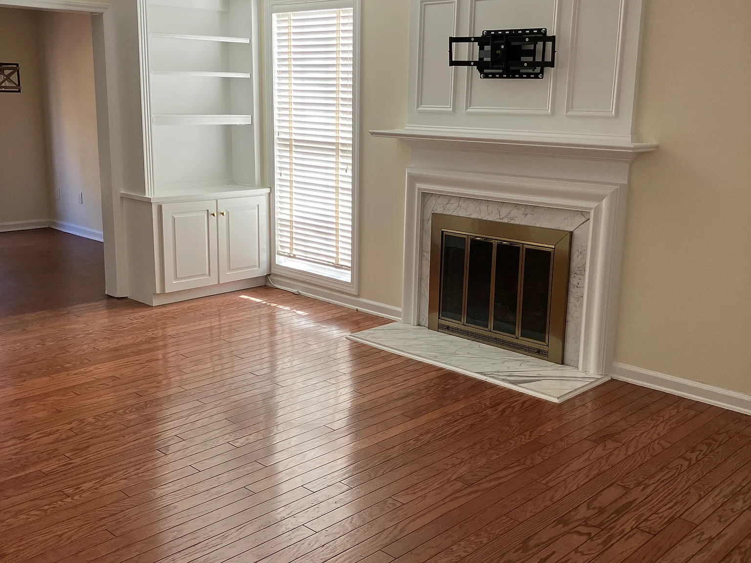 3 bed, 2.5 bath, 1970 sqft, $2,280 — Photo 3