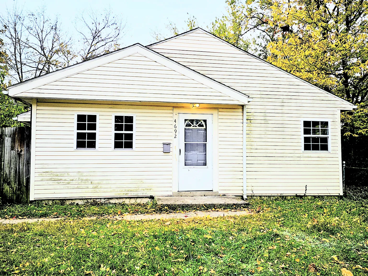 3 bed, 884 sqft, $1,000 — Photo 1