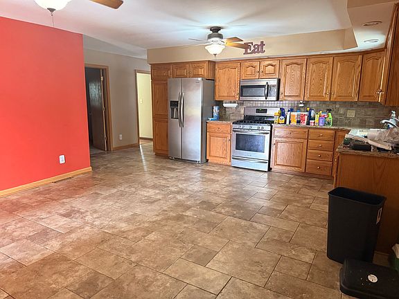 4th image of 1134 E Main St