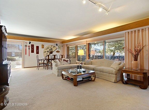 5th image of 196 E Oaksbury Ln