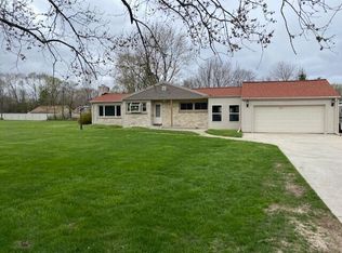 2501 S Sunnyslope Rd, New Berlin, WI 53151