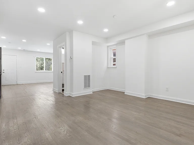 525 Oakwood St SE — Photo 15