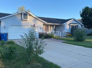 746 Ridgefield Dr, Coopersville, MI 49404