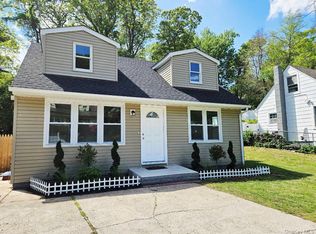 181 Vernon Valley Rd, East Northport, NY 11731