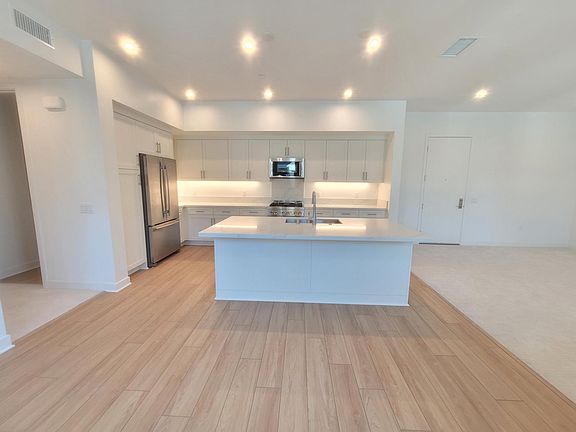 2nd image of 1110 S Urbana St
