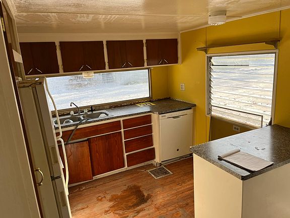 5th image of 1029 Cedar Ave Trailer 12