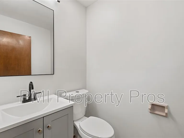 8150 S 88th St — Photo 16