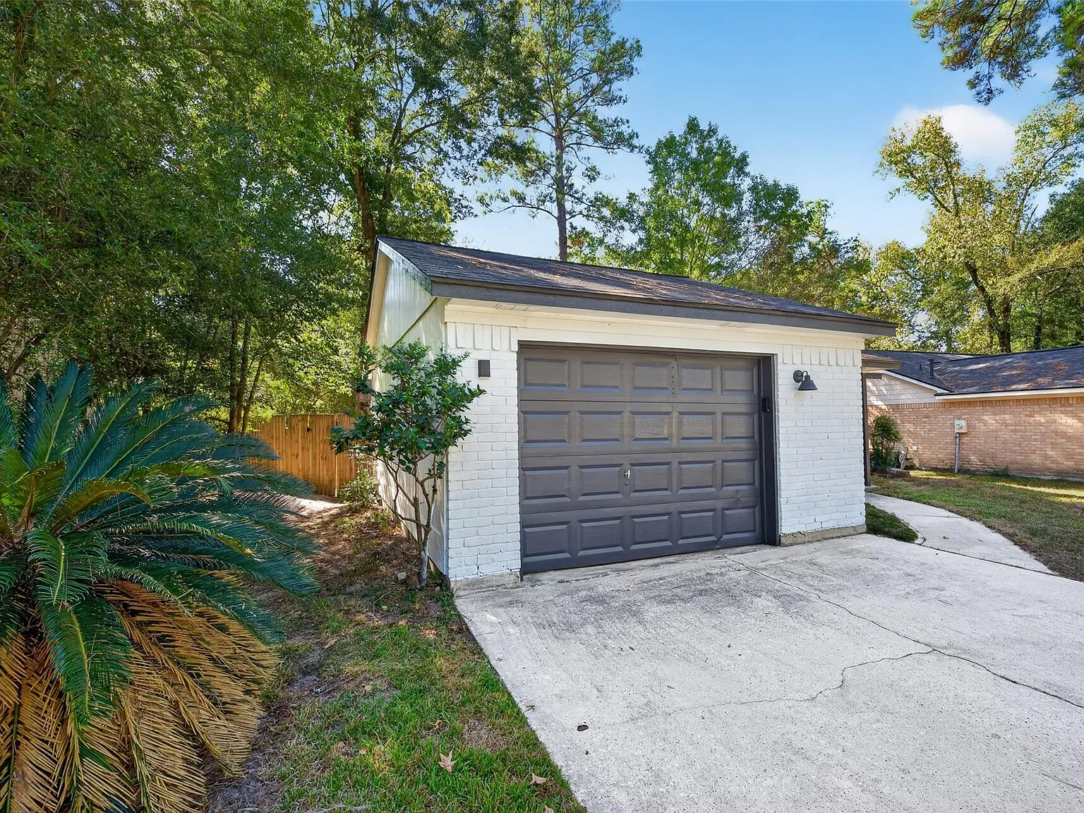 2 bed, 2.0 bath, 922 sqft, $1,800 — Photo 2