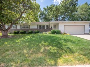 2724 W Overbrook Dr, Peoria, IL 61604