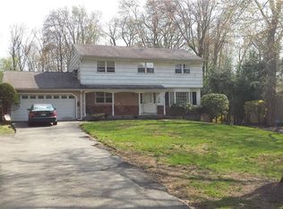 37 E Mayer Dr, Suffern, NY 10901