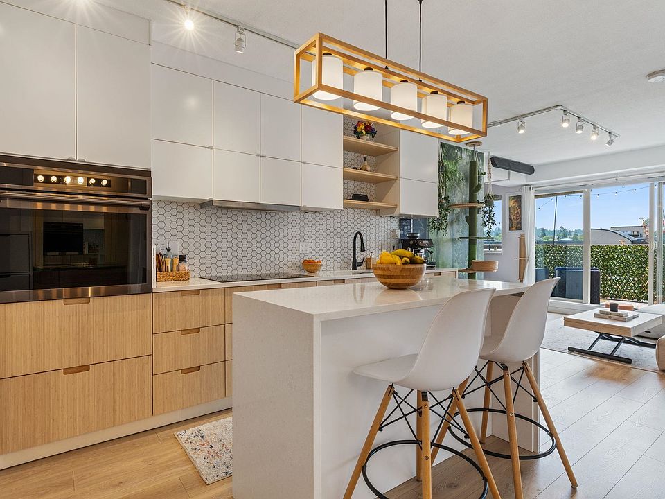 1st image of 702 E King Edward Ave Penthouse 10