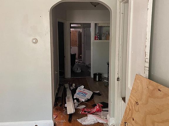 2nd image of 1019 16th St NE