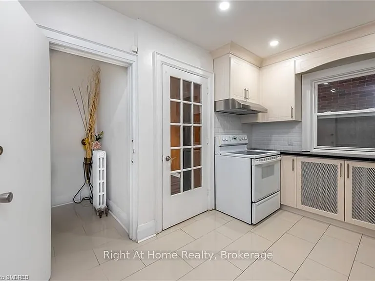 104 Longwood Rd S #2-1 — Photo 7