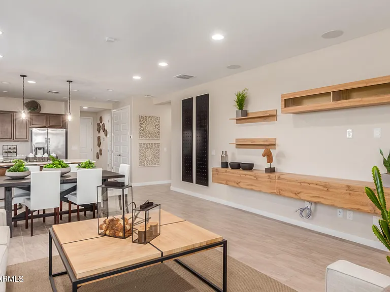 43 E Capricorn Way — Photo 8