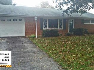 30 Woodward Dr, York, PA 17406