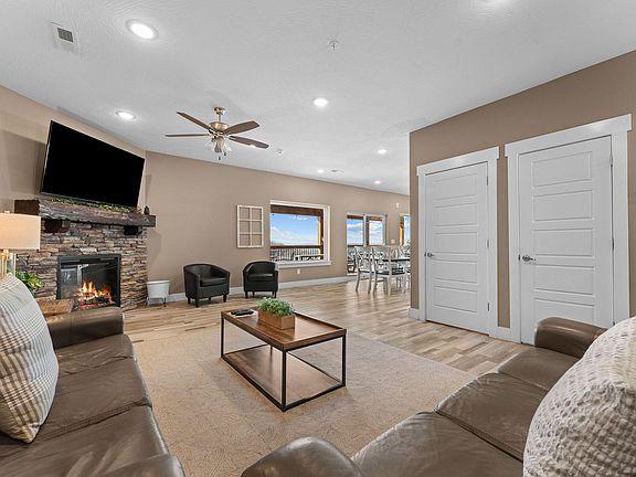 5th image of 128 Chateau Mountain Court