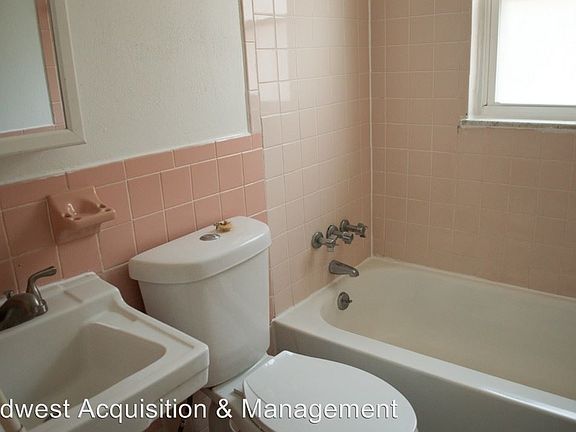 4th image of 310 Superior Ave APT B