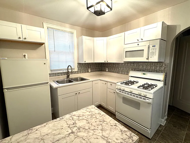 717 8th Ave N #4 — Photo 7