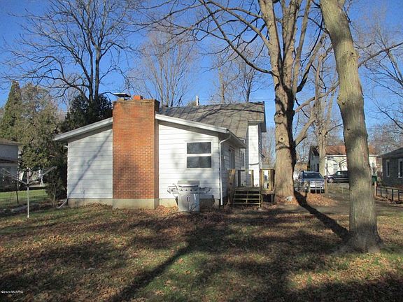 3rd image of 327 W Burr Oak St