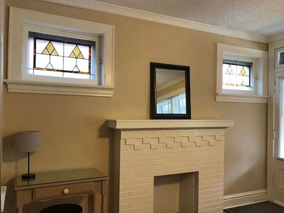 2nd image of 5042 Winona Ave #1