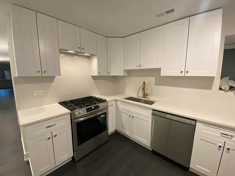 1814 S Throop St #1F — Photo 5