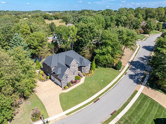 2nd image of 825 Burlington Ct