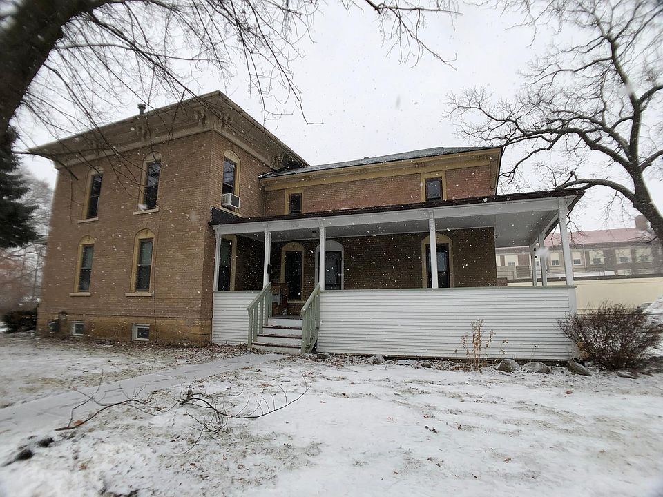 1st image of 402 2nd Ave NE APT 3
