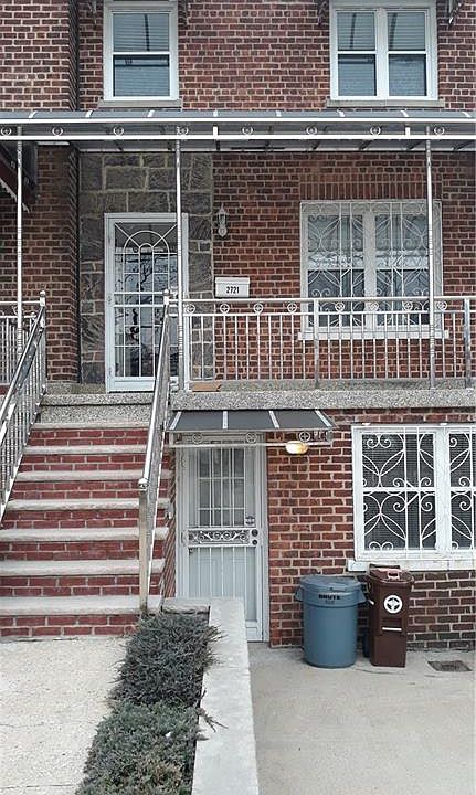 1st image of 2721 Laconia Ave