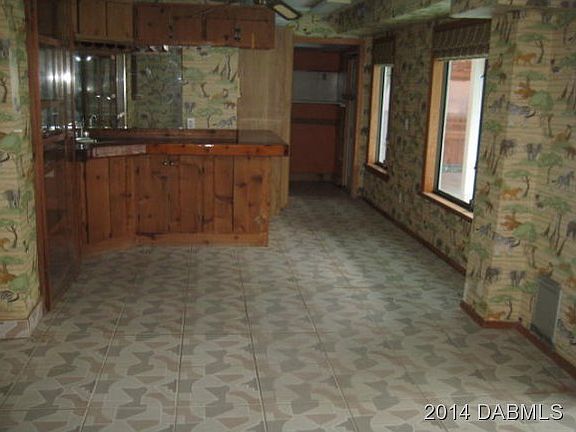 5th image of 226 River Beach Dr