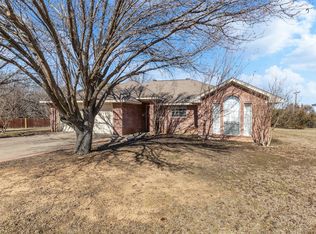 616 Pine Bluff St, Cleburne, TX 76031