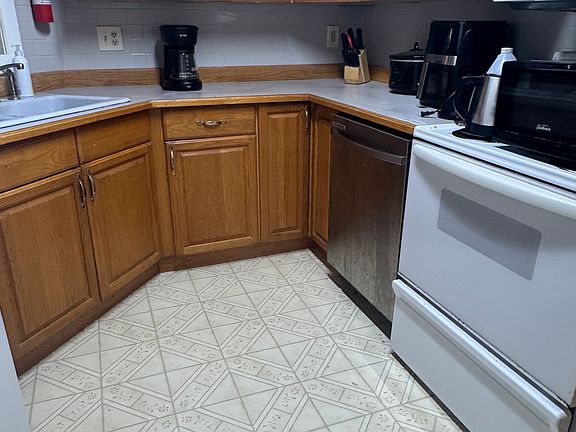 Kitchen with dishwasher