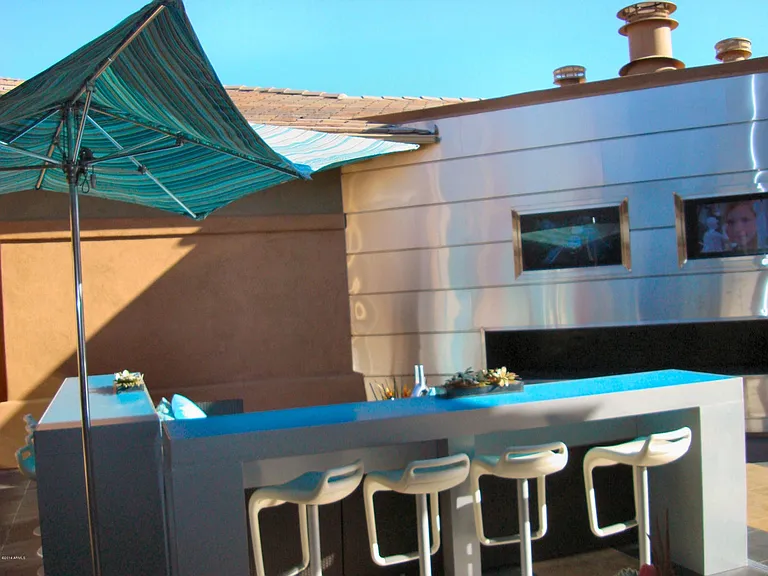 Outdoor Kitchen