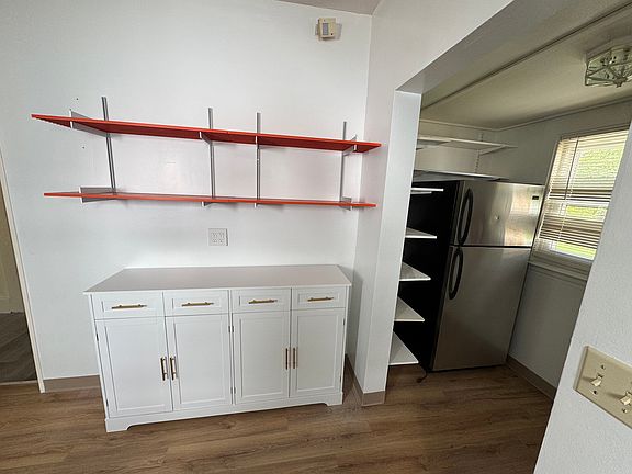 3rd image of 130 Roosevelt Ave #5