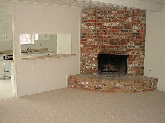 3rd image of 11903 Meadowdale Dr