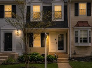 17 Palmer Ct, Sterling, VA 20165