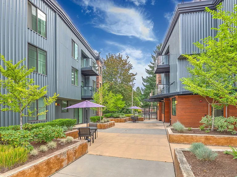 Redmond Square — Photo 10