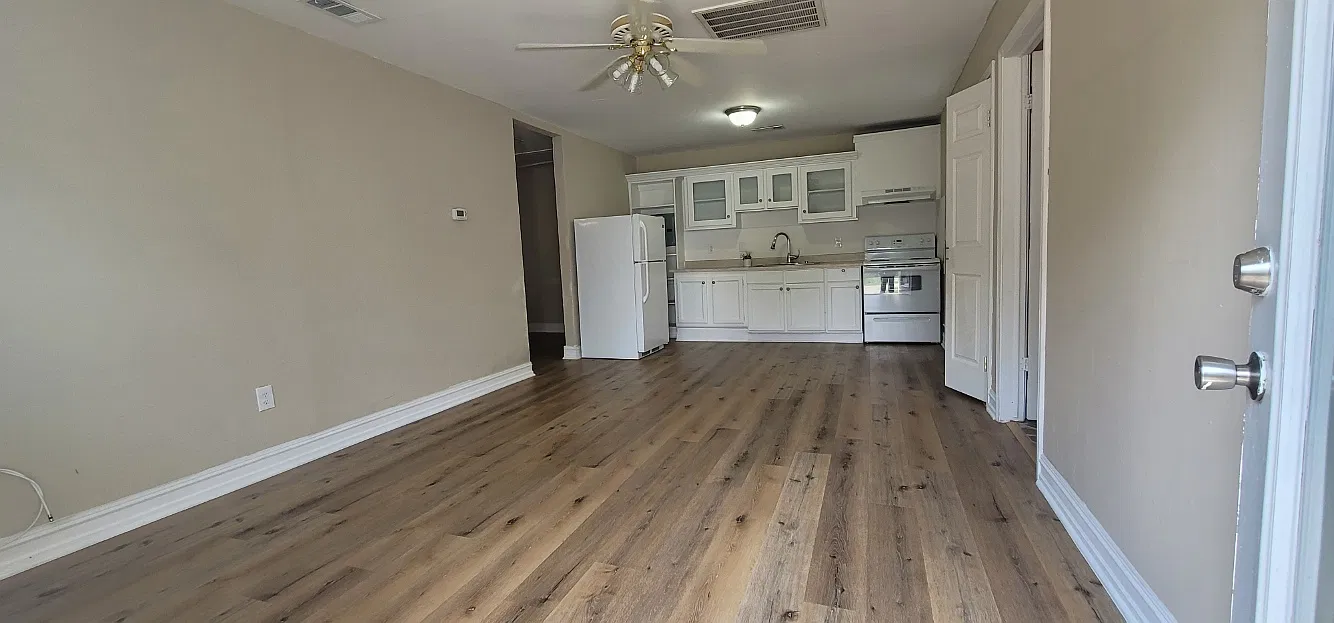 1 bed, 400 sqft, $950 — Photo 3