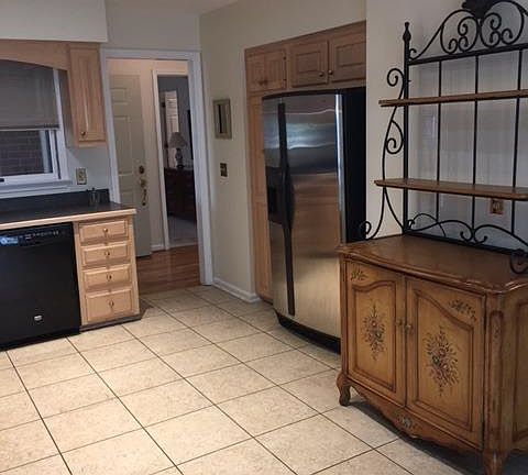 5th image of 105 Brookside Ct #A