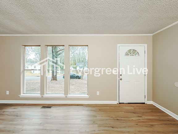 3rd image of 5021 Oak Leaf Cir