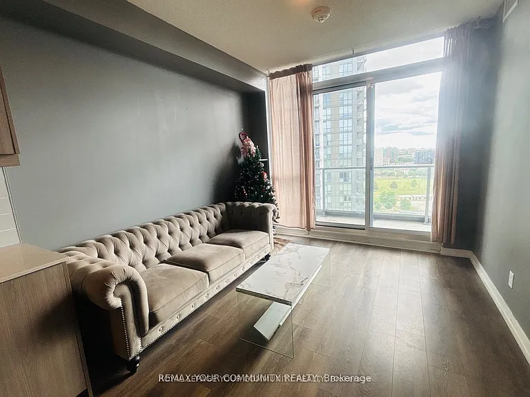 36 Manor Rd E #1302 — Photo 11