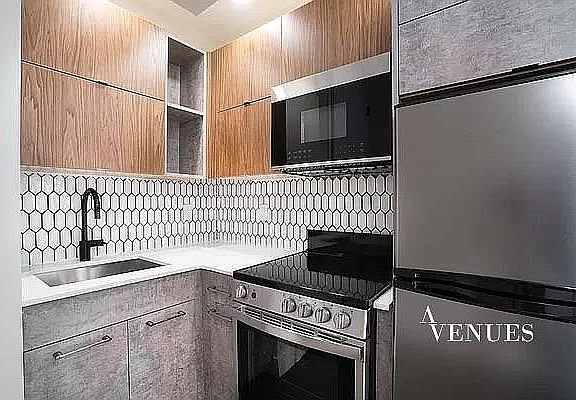 4th image of 346 E 105th St #5C