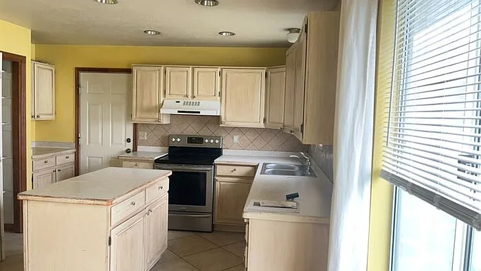 1648 N 80th St W — Photo 9